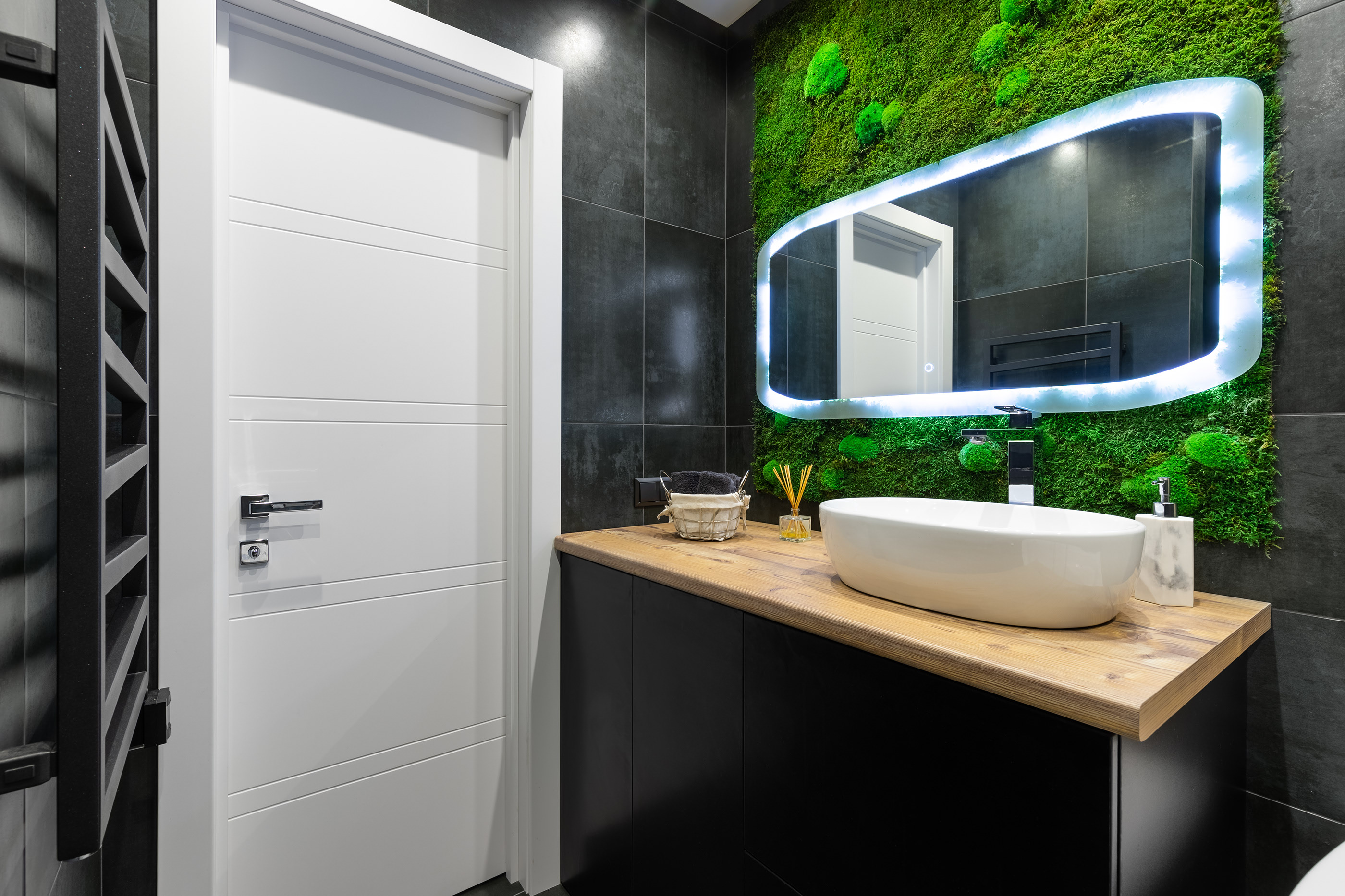 Дизайн ванной 2024 год. Стильная ванная комната. Современная ванная комната. Стильный интерьер ванной комнаты. Современная маленькая ванная комната.