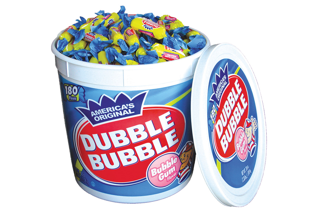 Включи double bubble 24. Жвачки в ведерке. Ведро жвачки. Dubble Bubble 1928. Dubble Bubble ведро.