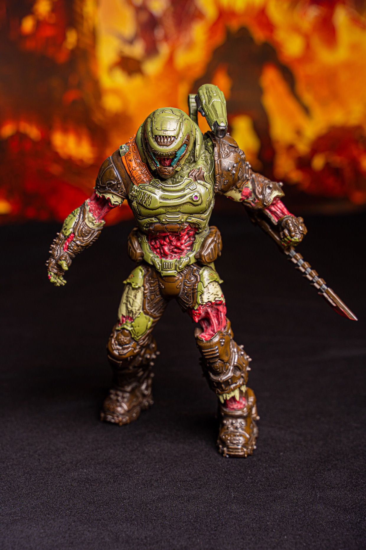 Дум слеер. Фигурка Doom Slayer MCFARLANE. Doom Eternal фигурки. Думгай фигурка Doom.