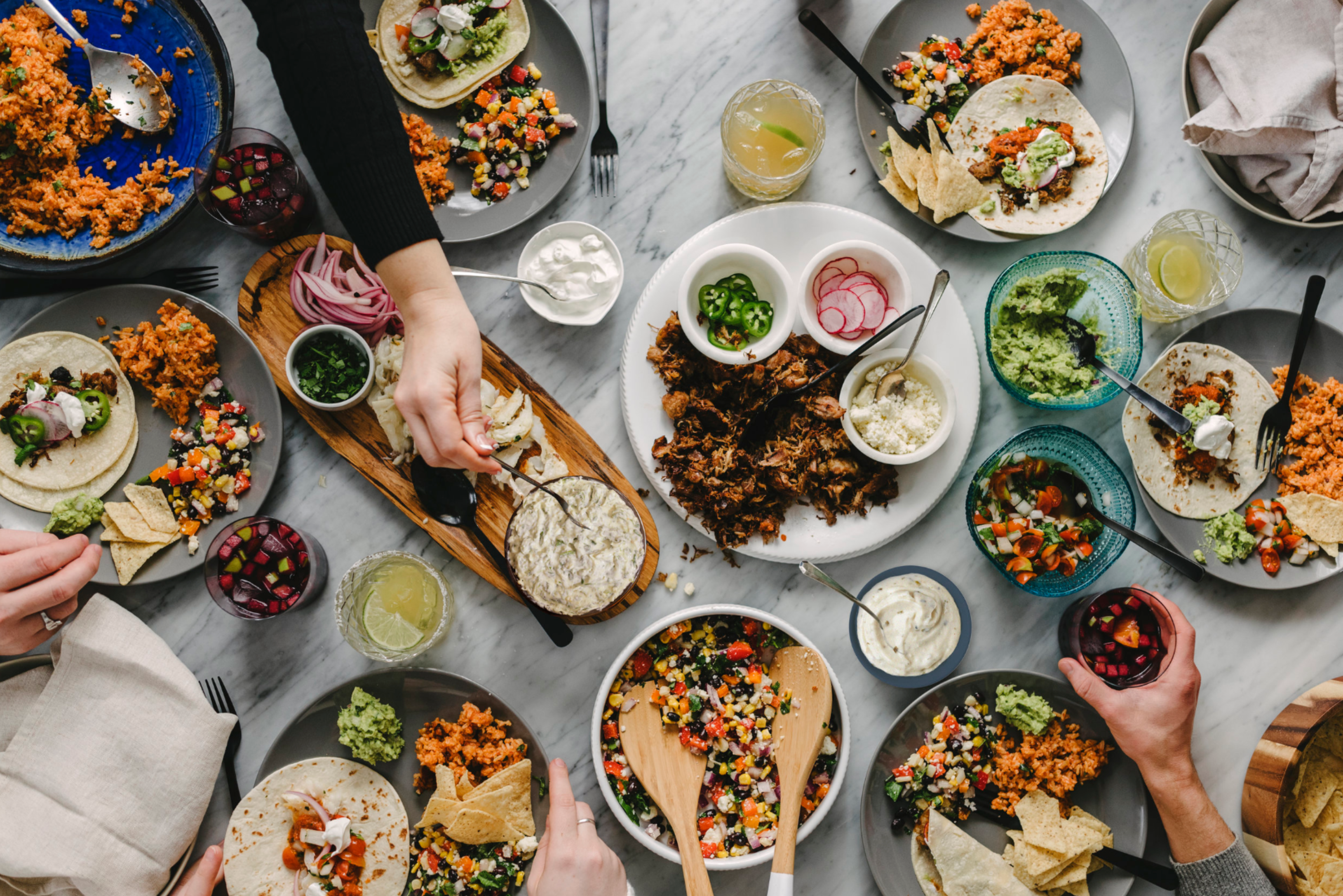 Что едят в вене. Food вечеринка. Культ еды. Dinner Table. Table with food.